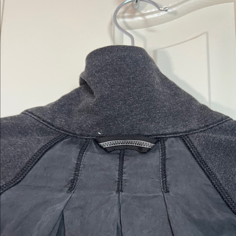 Women's Black Jacket Lululemon Scuba Collared neck zip up athletic sweater - Picture 8 of 8